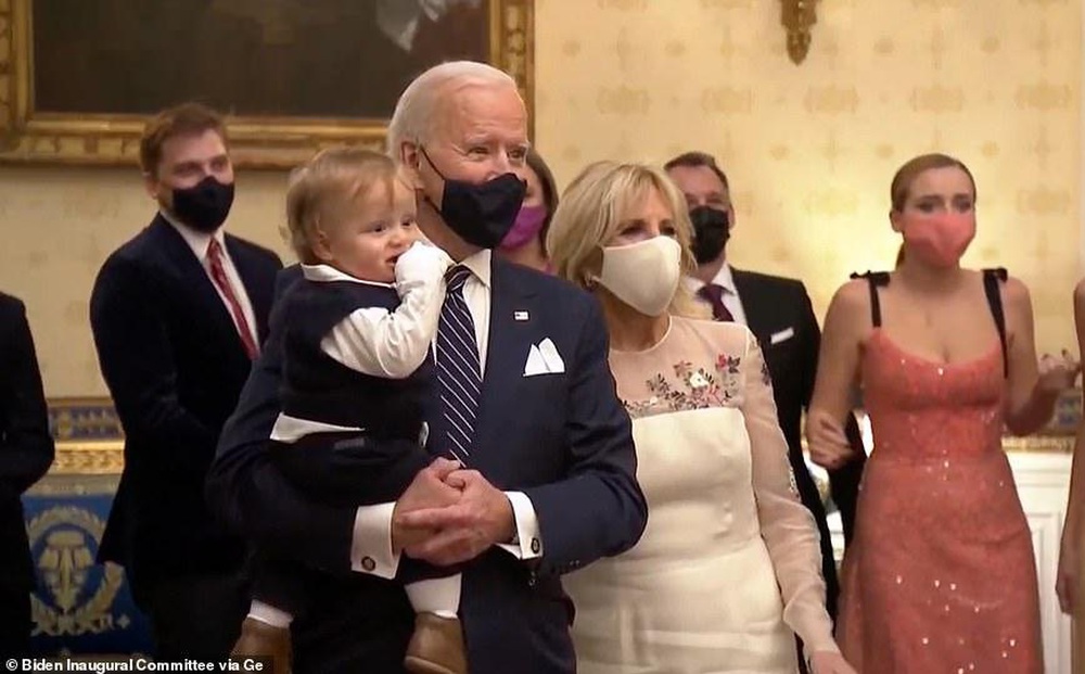 Cháu trai 8 tháng cực dễ thương của tân Tổng thống Biden gây sốt cộng đồng mạng