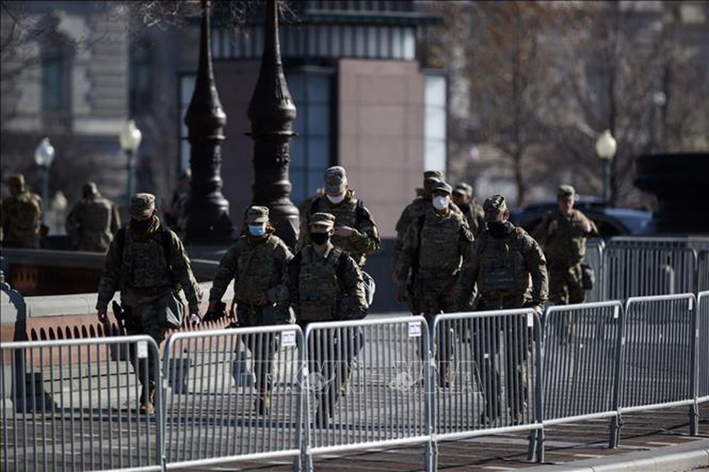 Phòng biến cố, 5.000 Vệ binh Quốc gia Mỹ ở lại thủ đô tới phiên luận tội ông Trump - Ảnh 1.