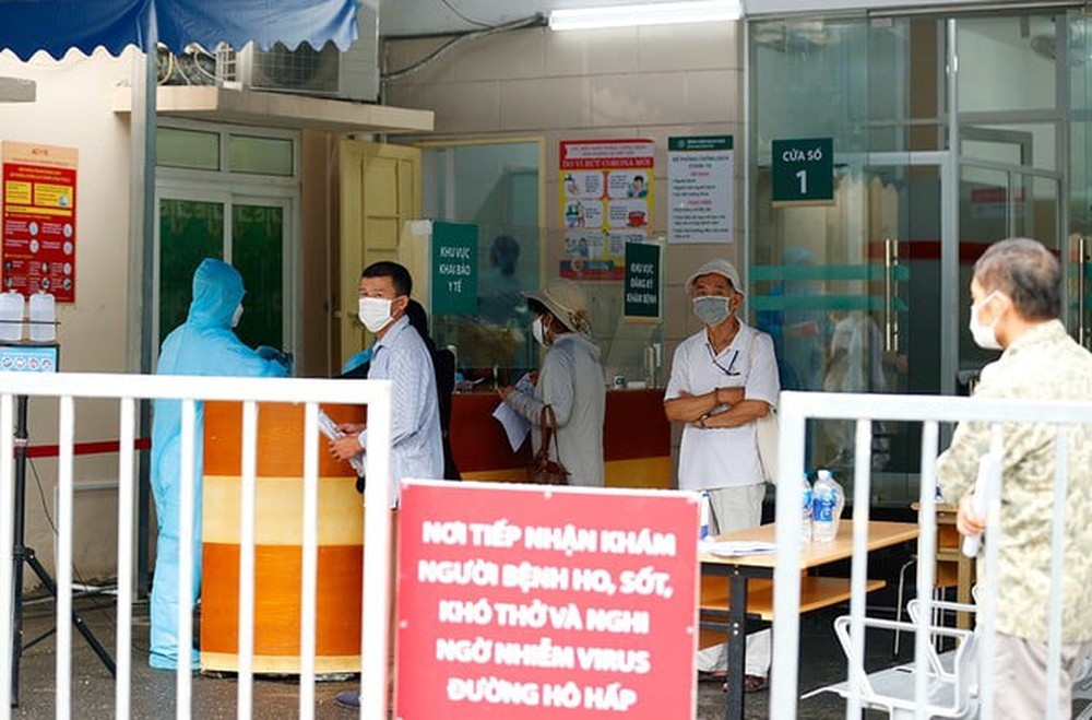 Bộ Y tế: Bảo vệ lực lượng tuyến đầu chống dịch là nhân viên y tế, tuyệt đối không để lây nhiễm - Ảnh 1.