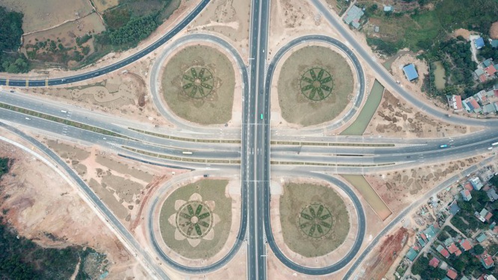 Cận cảnh nút giao thông hơn 400 tỷ sắp hoàn thành nơi cửa ngõ Hạ Long - Ảnh 2.