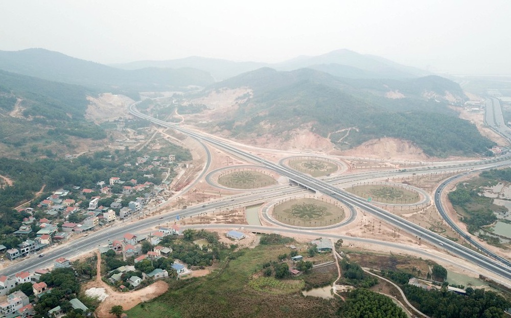 Cận cảnh nút giao thông hơn 400 tỷ sắp hoàn thành nơi cửa ngõ Hạ Long
