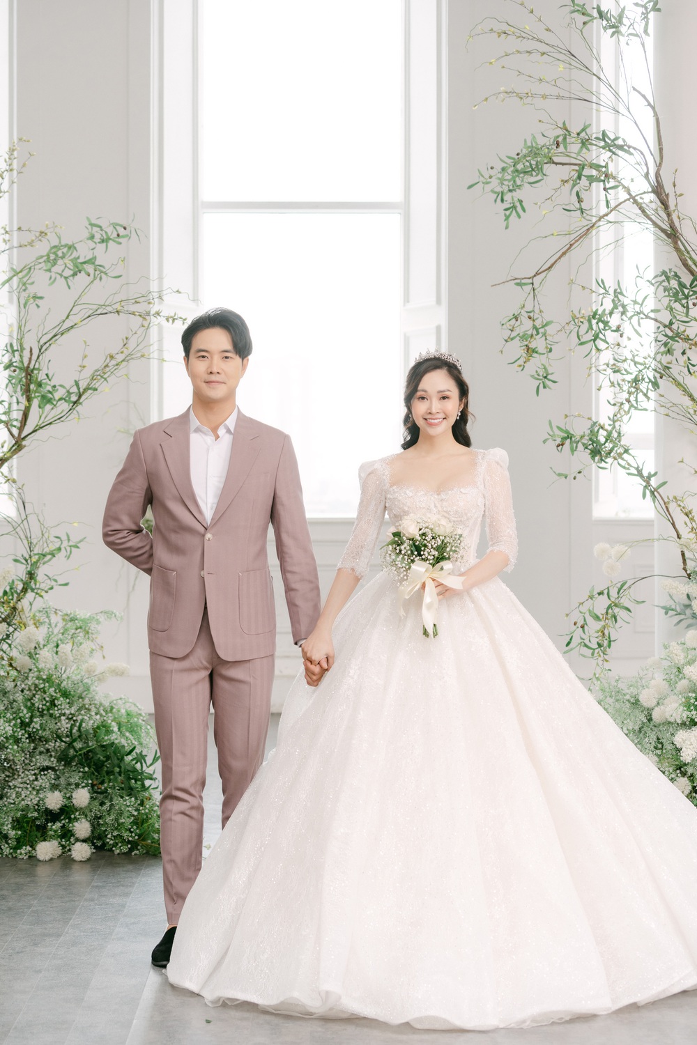 Ảnh cưới của MC Thùy Linh và diễn viên Hiếu Su - Ảnh 4.