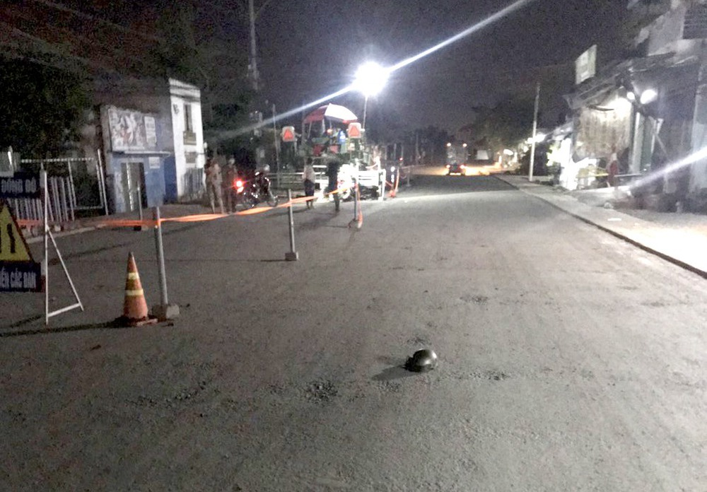 2 người tử vong bên lề đường, trên xe có bao tải đựng chó và dụng cụ để bắt - Ảnh 1.
