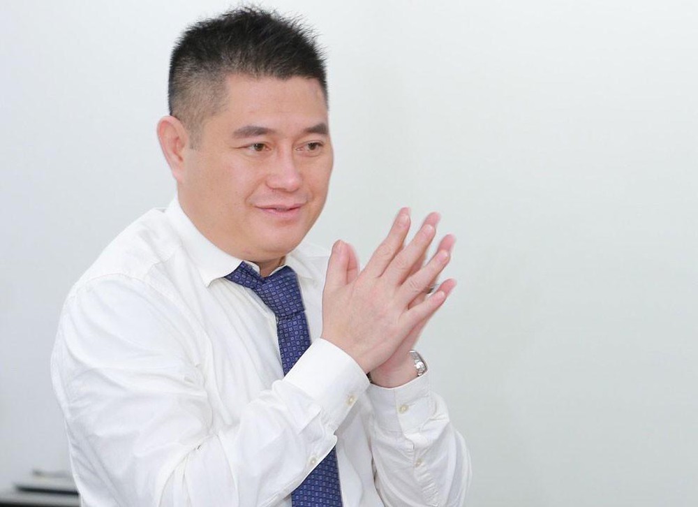 Đại gia Việt hứa chỉ bảo cho Hồ Văn Cường xây dựng được ekip như ca sĩ Ngọc Sơn - Ảnh 2. Đại gia Việt hứa chỉ bảo cho Hồ Văn Cường xây dựng được ekip như ca sĩ Ngọc Sơn - Ảnh 2.