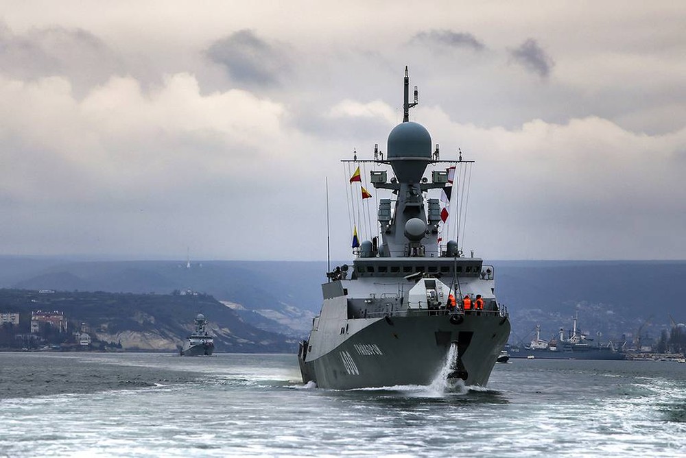 Không tàu ngầm nước ngoài nào được phép vào Biển Đen: NATO đánh Nga kiểu gì? - Ảnh 2.