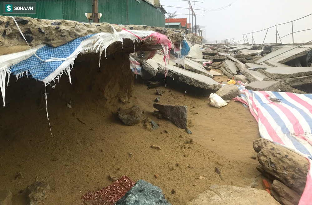 Kè biển tiền tỷ ở Nghệ An bị sóng đánh vỡ nát như bánh đa - Ảnh 4.