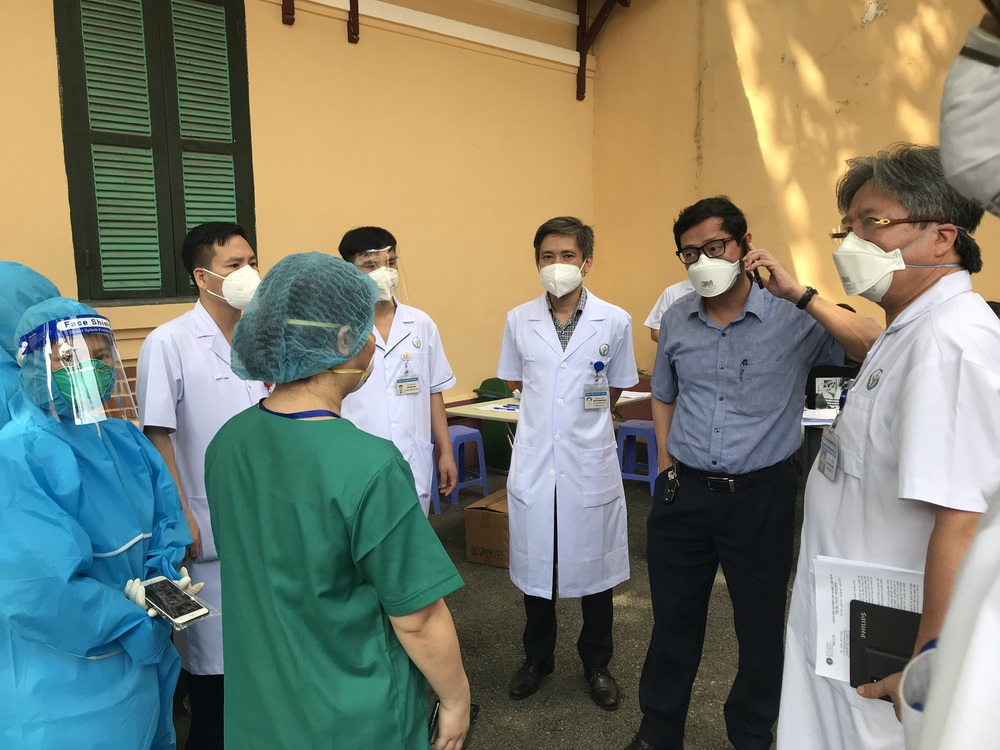 Phó Giám đốc CDC Hà Nội: Ổ dịch Bệnh viện Việt Đức đã có nhiều mức độ lây nhiễm, tình hình sẽ khó khăn, phức tạp hơn - Ảnh 3.