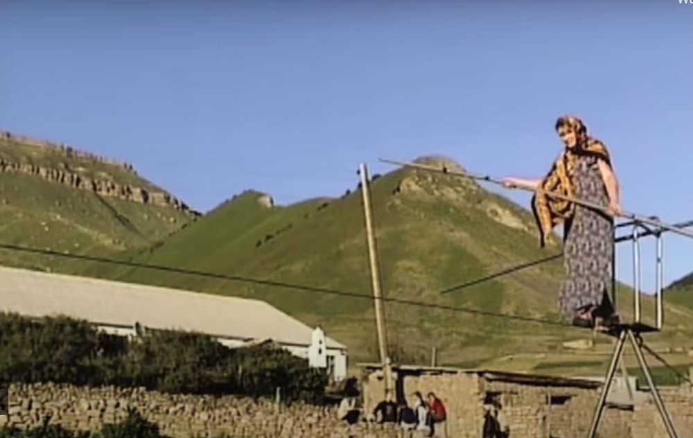 Ngôi làng duy nhất trên thế giới mà mọi người đều có thể đi trên dây - Ảnh 2.