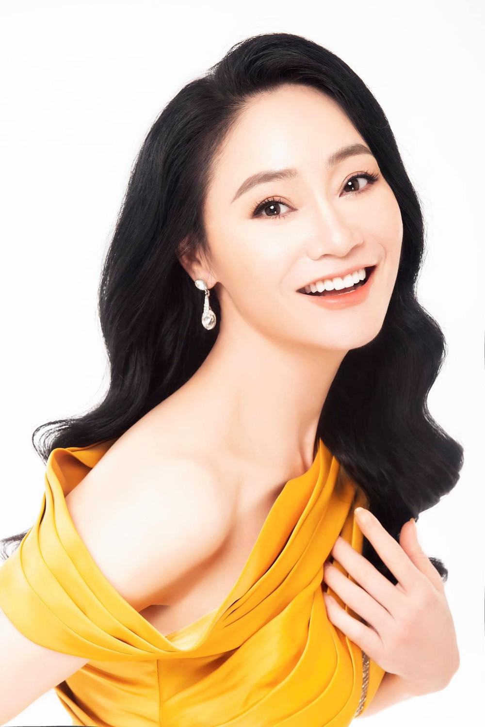 Bà Xuân Quách Thu Phương của Hương vị tình thân ngày càng trẻ trung, gợi cảm ở tuổi 45 - Ảnh 8.