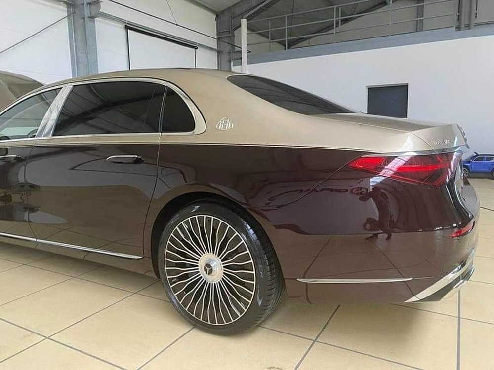 Lộ diện hình ảnh đầu tiên của siêu phẩm Maybach S680 chuẩn bị cập cảng, giá trên 17 tỷ đồng - Ảnh 4.