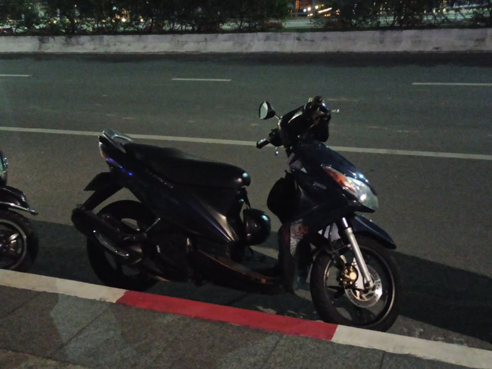 Người nhái lặn sông xuyên đêm tìm kiếm người để lại xe máy, nhảy cầu tự tử - Ảnh 1.