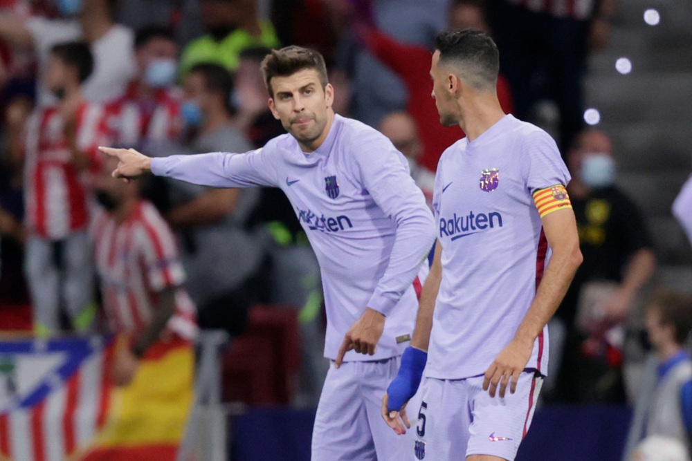 Bị đối thủ lùa như lùa vịt và ghi bàn, hai công thần Barca cãi nhau nảy lửa ngay trên sân - Ảnh 2. Bị đối thủ lùa như lùa vịt và ghi bàn, hai công thần Barca cãi nhau nảy lửa ngay trên sân - Ảnh 2.