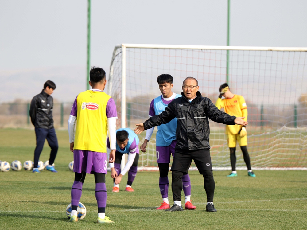 Vòng loại U23 châu Á: Thầy Park băn khoăn trước lợi thế; ĐNÁ sắp có thành tích lịch sử - Ảnh 1.
