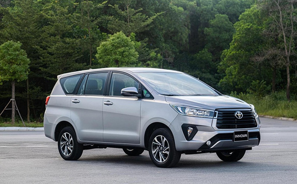 Giá xe Toyota Innova 2021 lao dốc kỷ lục tại đại lý, giá mới chỉ từ 715 triệu đồng