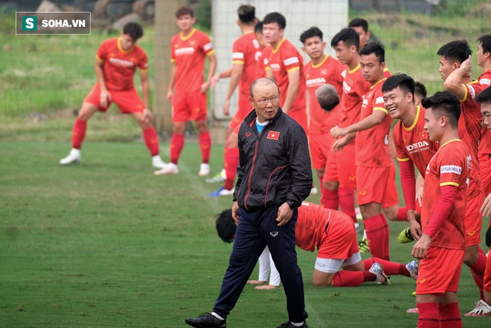 Đội tuyển Việt Nam sẽ bị FIFA trừ số điểm khổng lồ nếu để thua trước Trung Quốc - Ảnh 2.