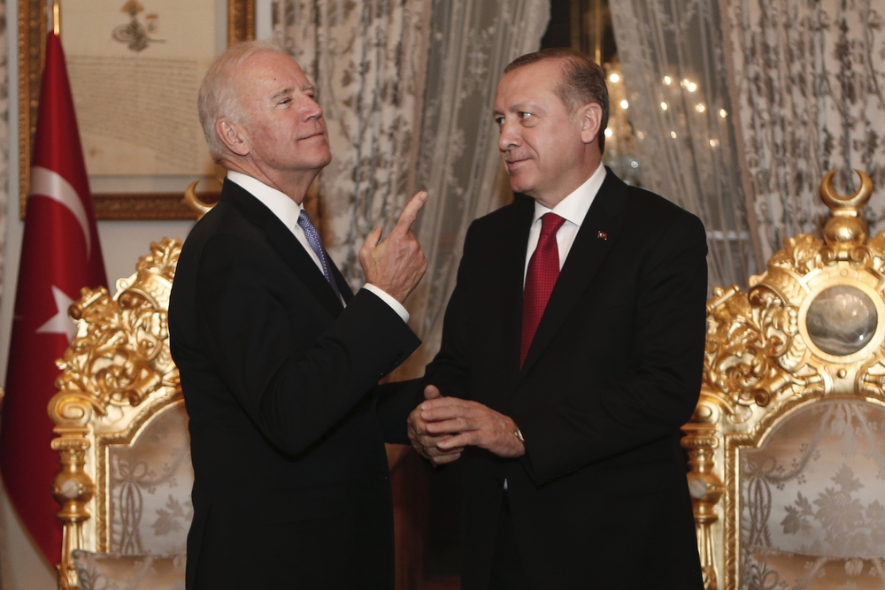 Tổng thống Thổ Nhĩ Kỳ tự tay đốt cháy quan hệ với Mỹ, ngả theo Nga: Kết quả vẫn trắng tay! - Ảnh 1.