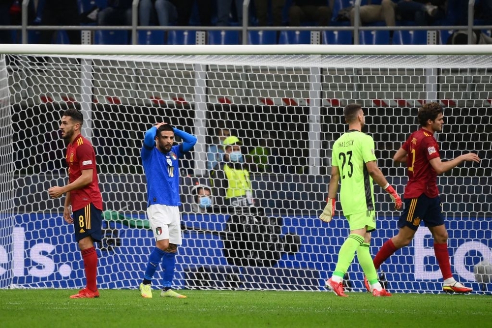 Bonucci chơi xấu ăn thẻ đỏ, Italy thua TBN ở bán kết Nations League - Ảnh 5.