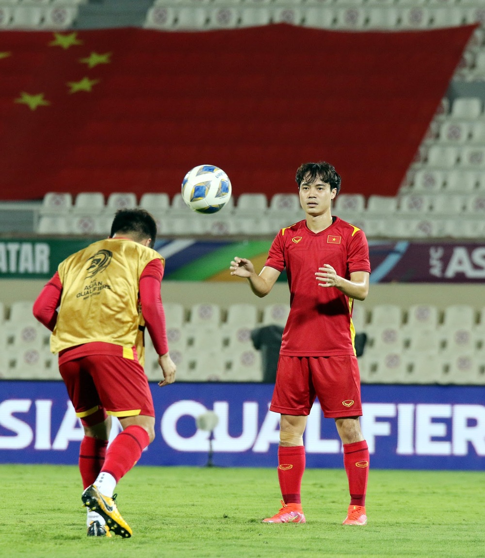 Đội tuyển Việt Nam làm quen sân, sẵn sàng bước vào trận đấu gặp tuyển Trung Quốc - Ảnh 8.