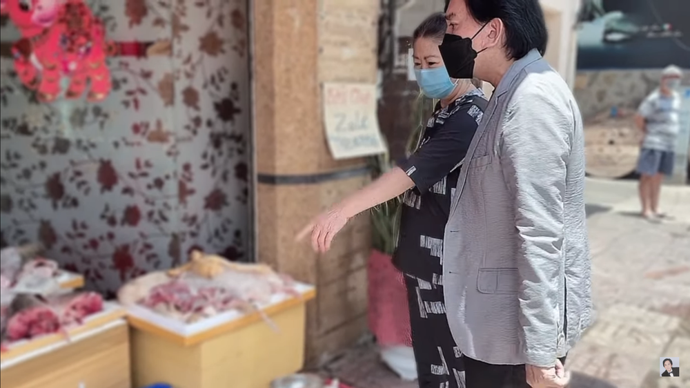 Kim Tử Long rưng rưng khi thăm nghệ sĩ Hoài Linh: Tôi thương anh quá! - Ảnh 3. Kim Tử Long rưng rưng khi thăm nghệ sĩ Hoài Linh: Tôi thương anh quá! - Ảnh 3.