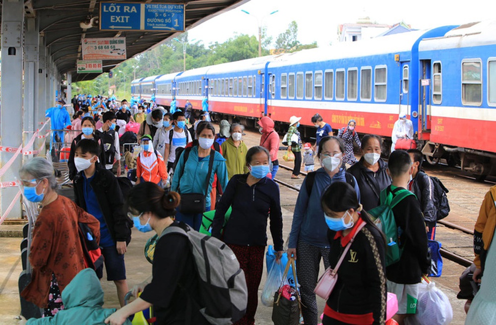 Chùm ảnh: Chuyến tàu đặc biệt đưa 700 công dân Quảng Bình hồi hương - Ảnh 3.