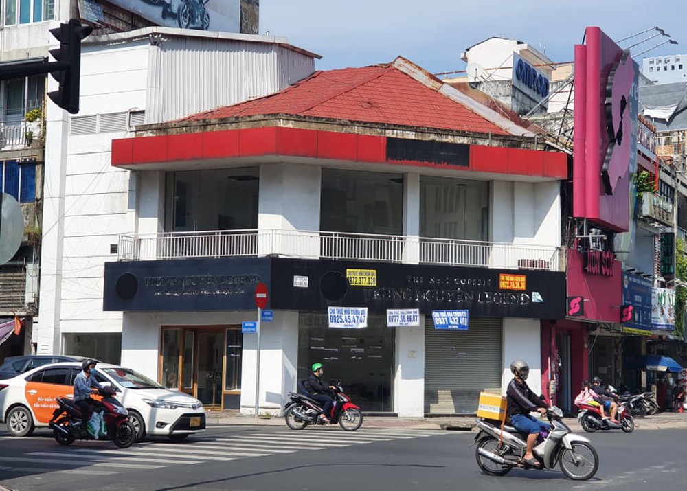 Starbucks, Trung Nguyên, The Coffee House rời đất vàng: Ai rồi cũng xuống đường bán dạo - Ảnh 2.