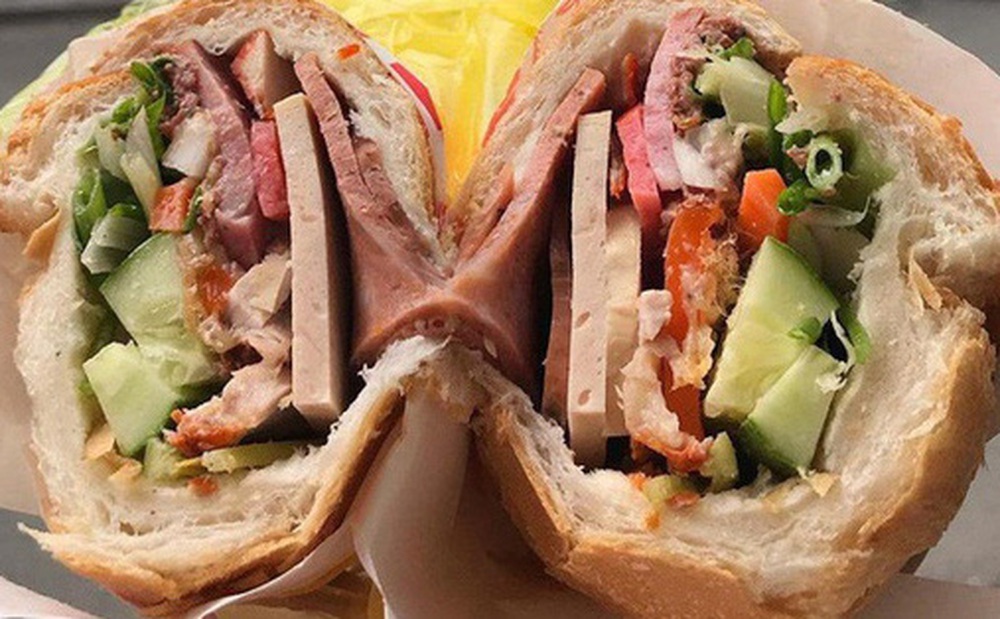 Tờ báo danh tiếng của Pháp gọi bánh mỳ Việt Nam là 'đối thủ' của hamburger Mỹ, dành nhiều lời khen cho món ăn đường phố đặc biệt này!