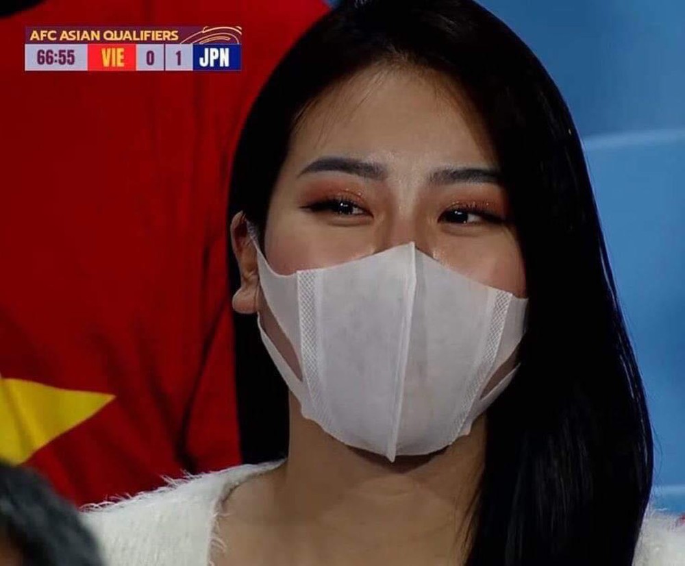 Cô gái khiến cả MXH truy tìm sau 2 giây xuất hiện trên sóng THTT Việt Nam - Nhật Bản - Ảnh 1.