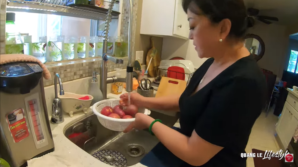 Quang Lê: Tôi có tiền nhưng không có bạn nên cũng buồn, phải ăn trong xe một mình - Ảnh 5. Quang Lê: Tôi có tiền nhưng không có bạn nên cũng buồn, phải ăn trong xe một mình - Ảnh 5.