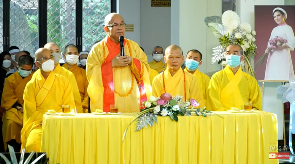 Xúc động chuyện Phi Nhung quỳ gối vì các con nuôi  - Ảnh 3.