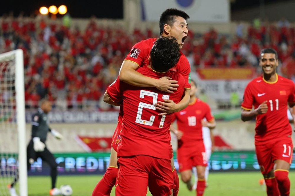 Kết quả Trung Quốc vs Australia: Dính đòn y hệt Việt Nam, Trung Quốc lấy điểm nhờ VAR cứu - Ảnh 4.