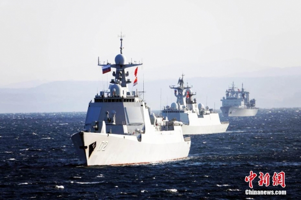 China and Russian Navy hold joint drills in the Sea of ​​Japan.