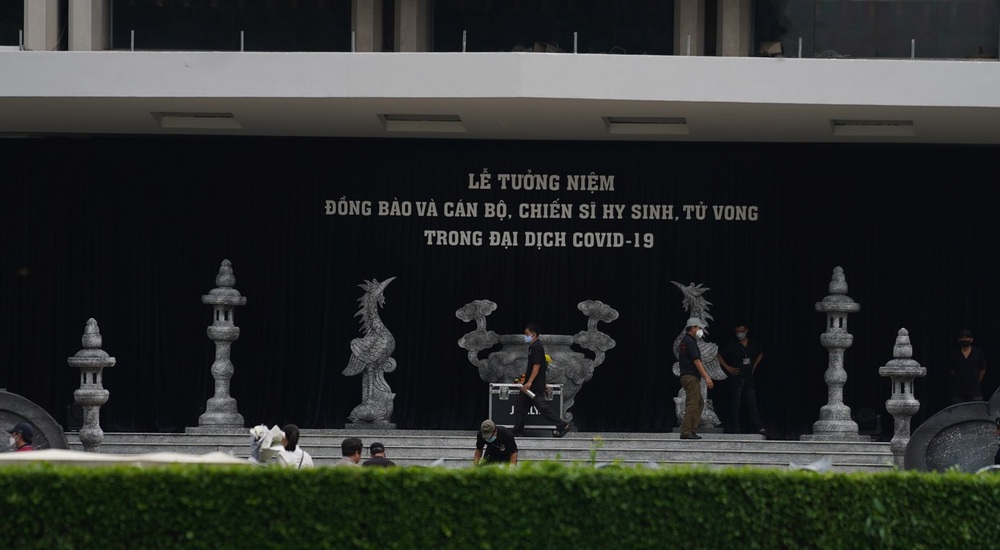 Tưởng niệm đồng bào, cán bộ, chiến sỹ hy sinh, tử vong do Covid-19 - Ảnh 1.