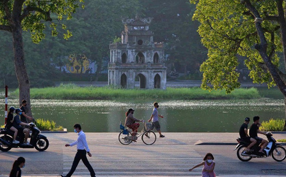 Sống ở H&agrave; Nội rẻ hơn bao nhi&ecirc;u so với TP.HCM, Bangkok, Phnom Penh, Singapore...? - Ảnh 1.