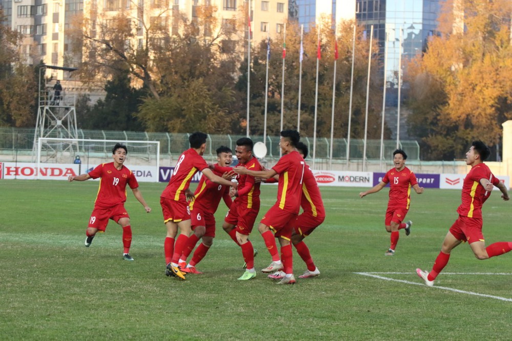 Chật vật vượt qua vòng loại U23 châu Á, U23 Việt Nam vẫn nhận lời khen của CĐV Đông Nam Á - Ảnh 1.
