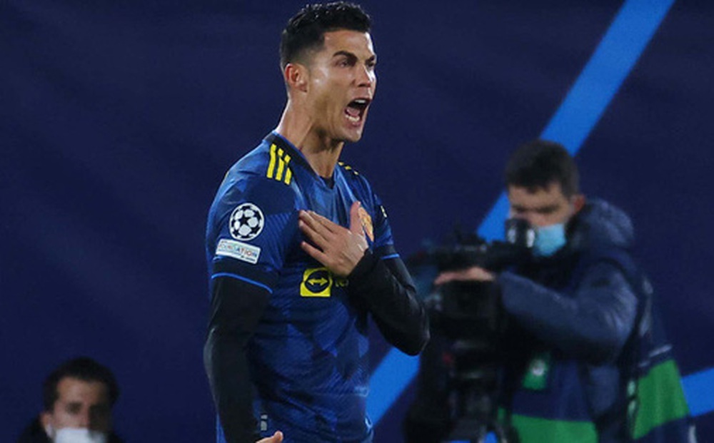 Bàn thắng đưa MU vào knock-out Champions League giúp Ronaldo lập thêm kỷ lục