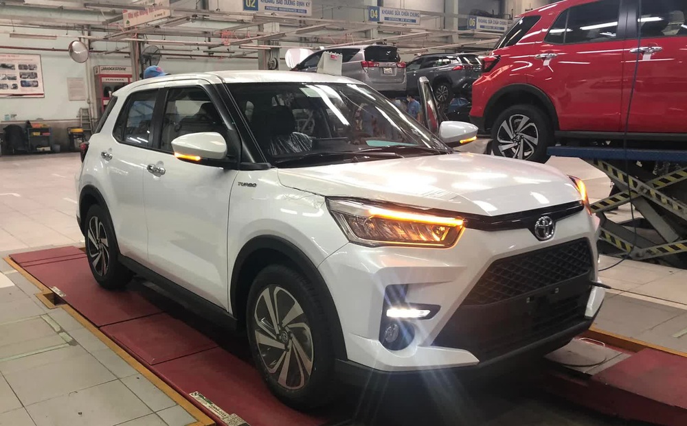 Toyota Raize ồ ạt về đại lý Việt Nam: Có xe giao giữa tháng 12, khách mua chậm phải chờ đến đầu năm sau