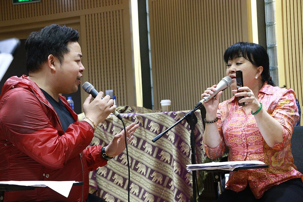 Quang Lê luyến láy quá nhiều, luyến vô tội vạ trong đĩa nhạc đầu tiên đó nên sợ tôi chê - Ảnh 3. Quang Lê luyến láy quá nhiều, luyến vô tội vạ trong đĩa nhạc đầu tiên đó nên sợ tôi chê - Ảnh 3.