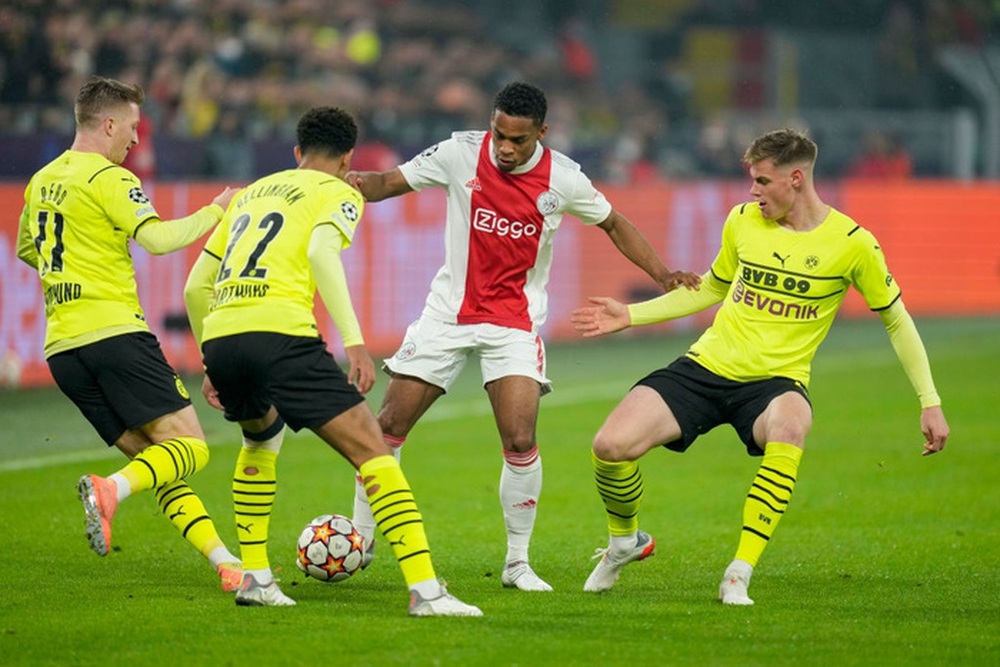 Hummels nhận thẻ đỏ, Dortmund thua ngược Ajax ngay trên sân nhà - Ảnh 2.