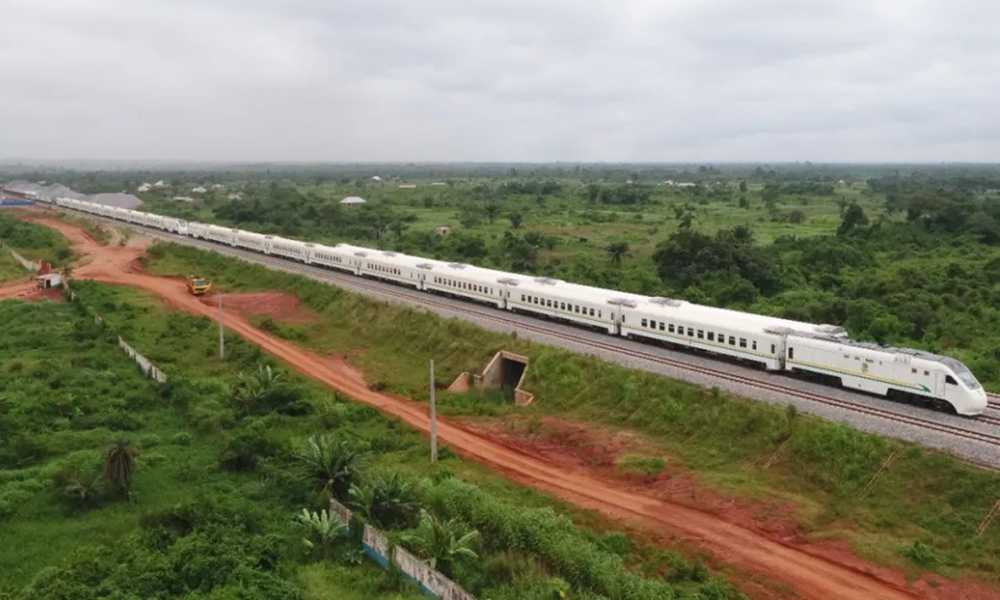 Đường sắt Trung Quốc làm cho Nigeria: Xây thần tốc, xịn nhất châu lục nhưng nợ ngập đầu - Ảnh 1.