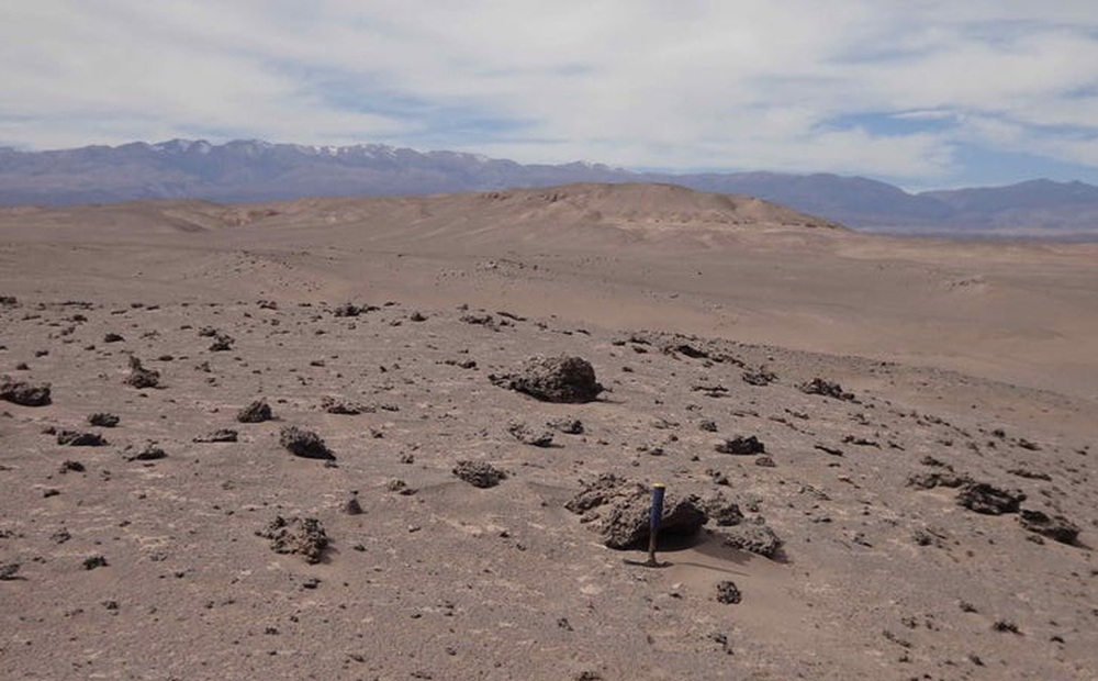 Sao chổi cổ đại biến sa mạc khô cằn nhất thế giới thành thuỷ tinh