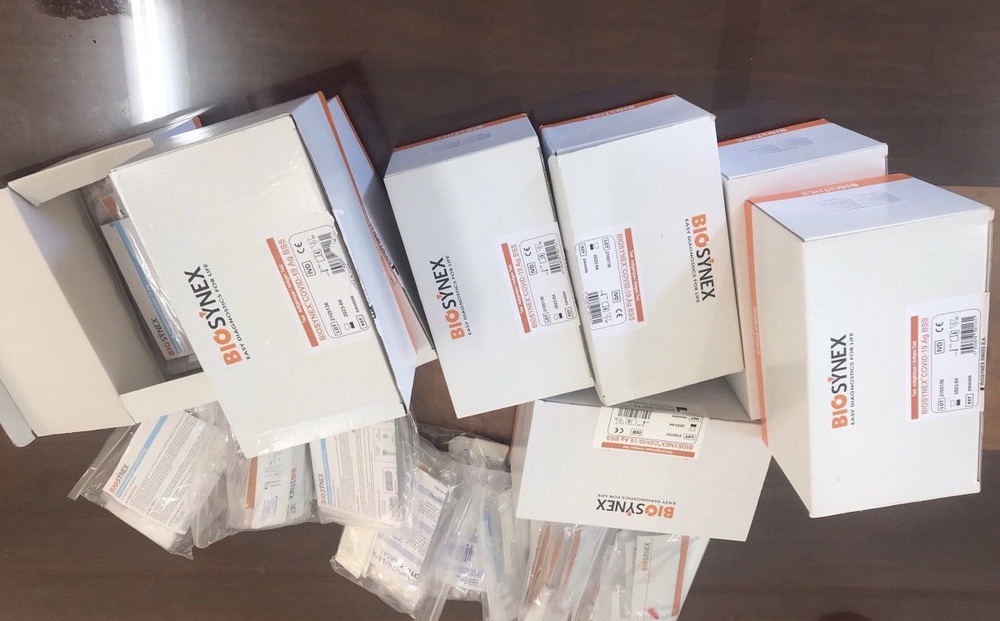 Phát hiện 2 phụ nữ bán hàng trăm bộ kit test Covid-19 không có hóa đơn, chứng từ