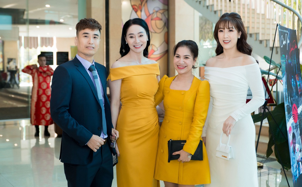 Dàn sao ra mắt phim Chạm vào hạnh phúc