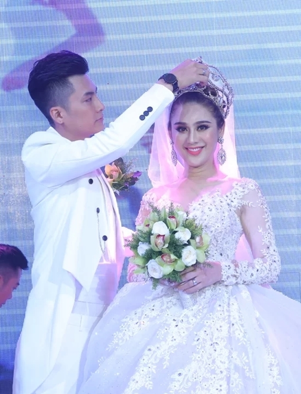 Lâm Khánh Chi ly hôn chồng trẻ: Duyên tình đẹp như cổ tích và cú sốc dọa 'bóc trần' nhau