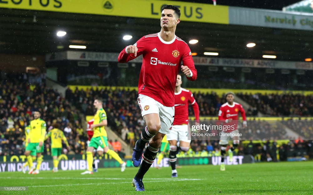 Kiếm penalty bằng cú ngã tinh tế, Ronaldo giúp Man United đánh bại đối thủ khó nhằn - Ảnh 2.