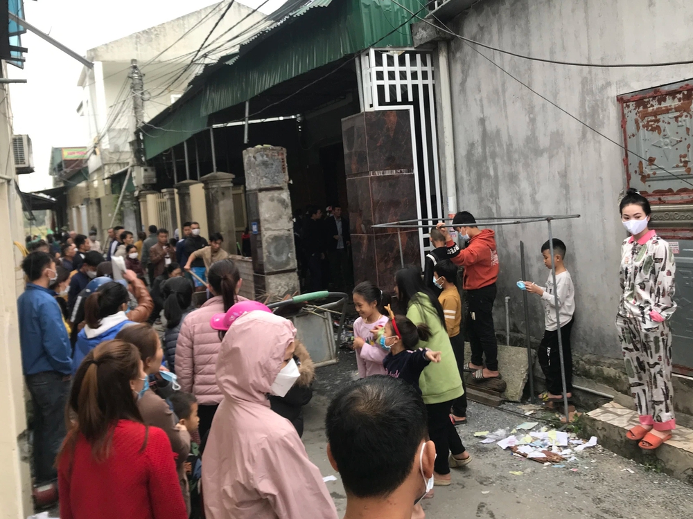 Hiện trường vụ nổ như bom ở Nghệ An: Bàn thờ trên cao bị thổi bay