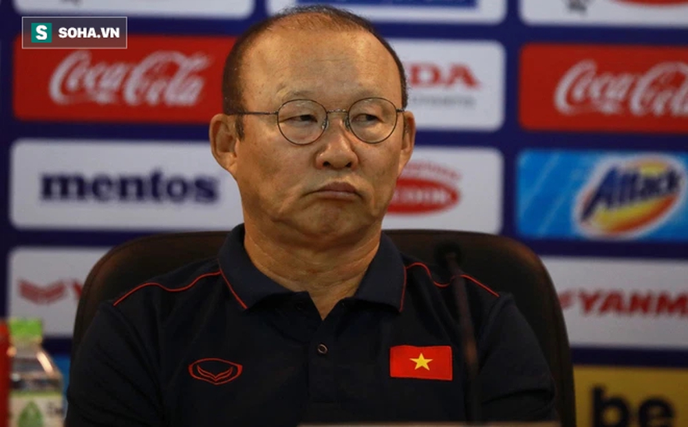 "Sát thủ" của ĐT Việt Nam phải tới bệnh viện sau trận gặp Malaysia, thầy Park lo ngay ngáy