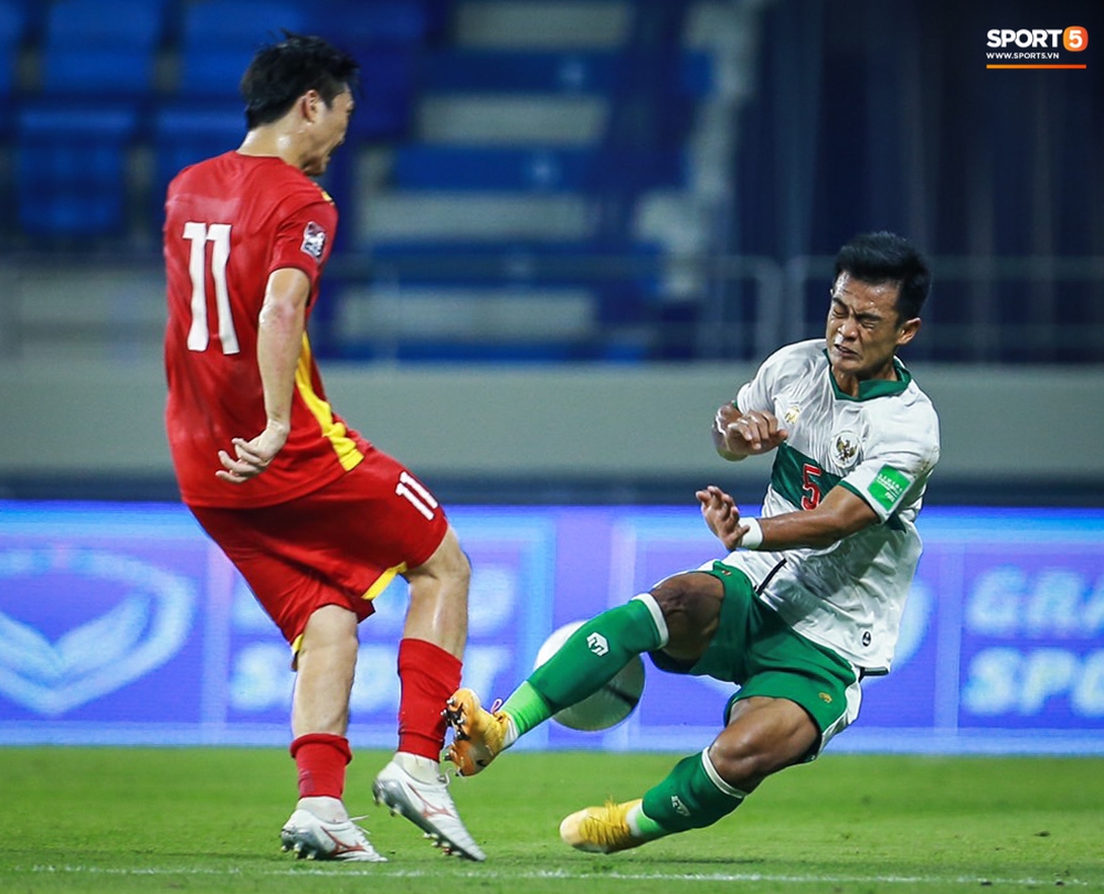 Xem lại màn kung-fu Indonesia dùng để đấu Việt Nam tại vòng loại World Cup 2022 - Ảnh 17. Xem lại màn kung-fu Indonesia dùng để đấu Việt Nam tại vòng loại World Cup 2022 - Ảnh 17.