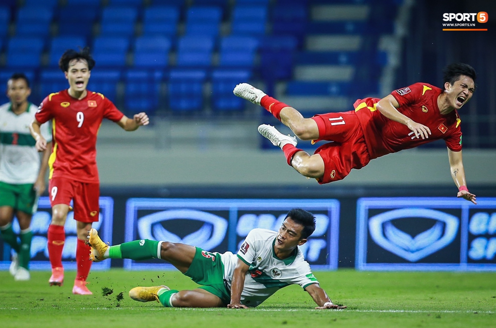 Xem lại màn kung-fu Indonesia dùng để đấu Việt Nam tại vòng loại World Cup 2022 - Ảnh 4. Xem lại màn kung-fu Indonesia dùng để đấu Việt Nam tại vòng loại World Cup 2022 - Ảnh 4.