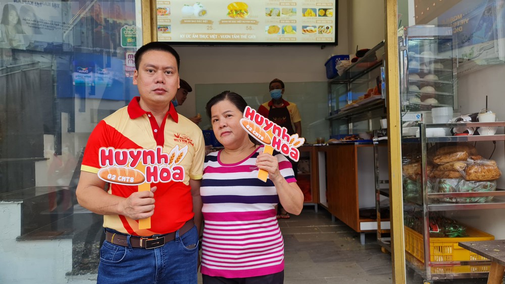 Chủ tiệm bánh mì đắt nhất SG đeo vàng đỏ tay, tan vỡ tặng 1,3 tỷ tình phí cho tri kỷ? - Ảnh 6.