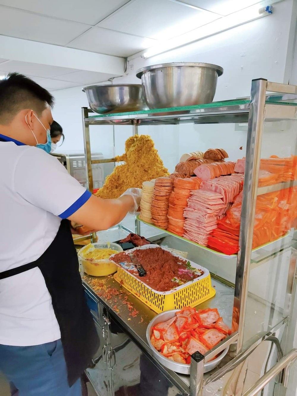 Chủ tiệm bánh mì đắt nhất SG đeo vàng đỏ tay, tan vỡ tặng 1,3 tỷ tình phí cho tri kỷ? - Ảnh 7.